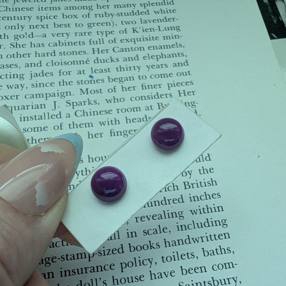 Elegant Purple Stud Earrings And Silver Earrings - Picture 4 of 8